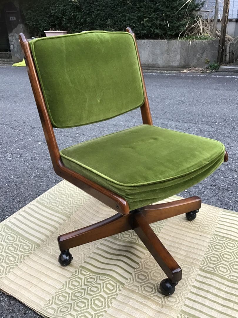 c*c様 昭和　レトロ　難有り　カリモク　緑色ベルベット風回転チェア