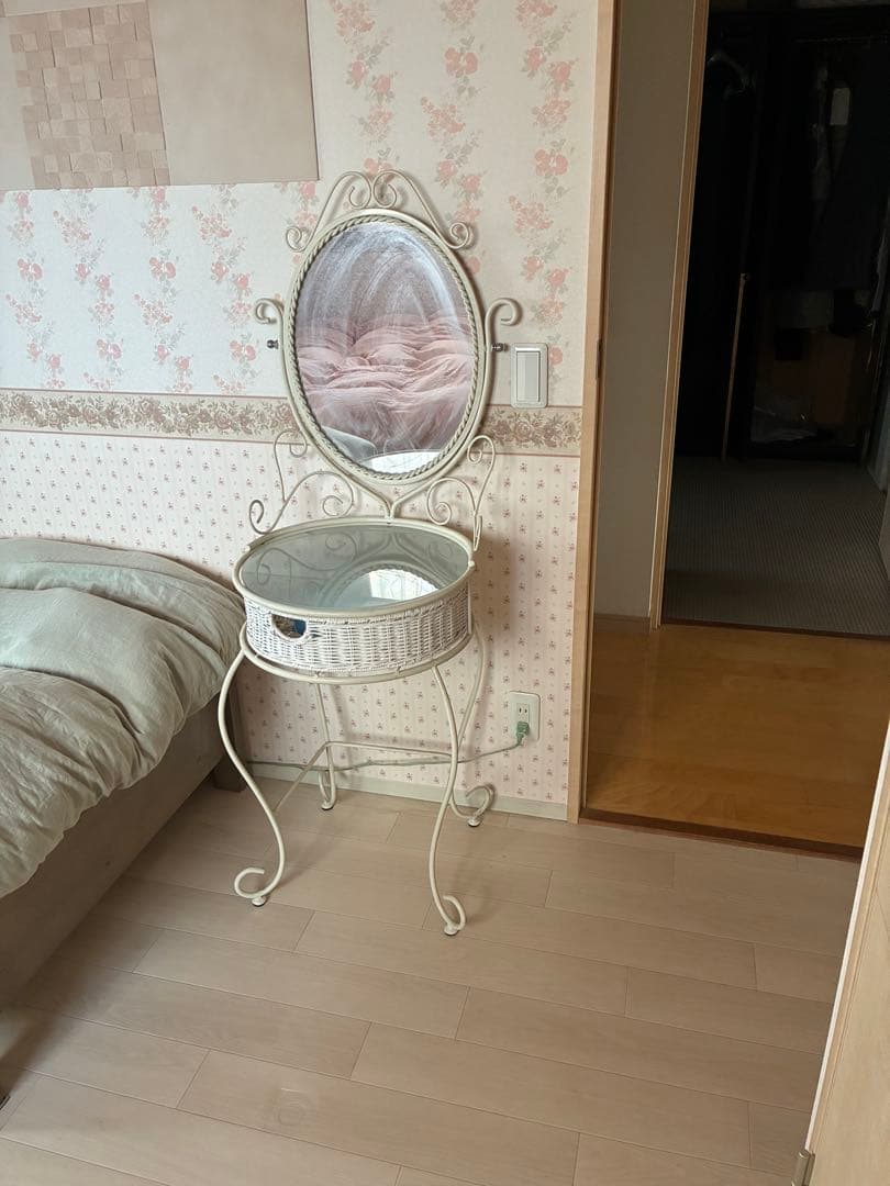 ホワイト 籐製ドレッサー・鏡台 引き出し付き　フロストガラステーブル