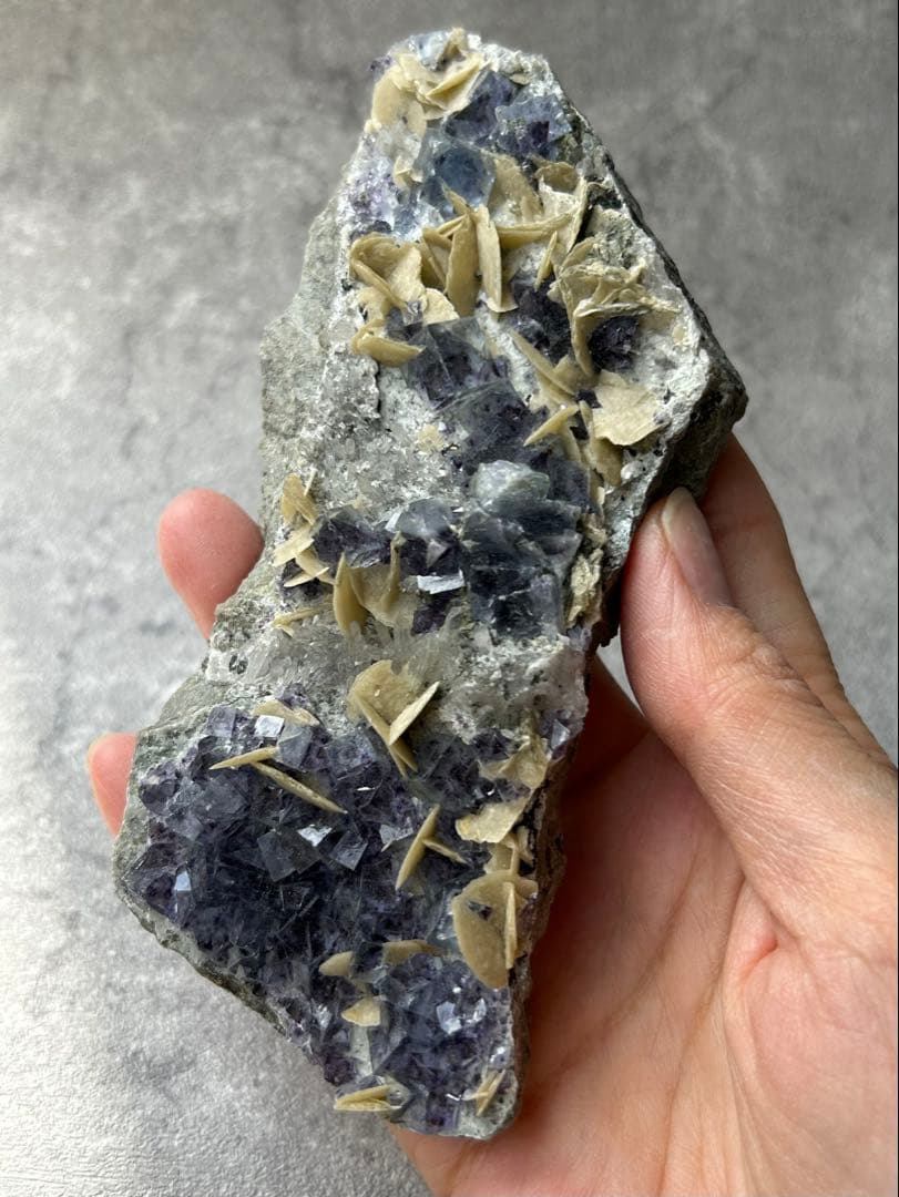 内モンゴル産　フローライト　水晶　菱鉄鉱（シデライト）　共生　原石