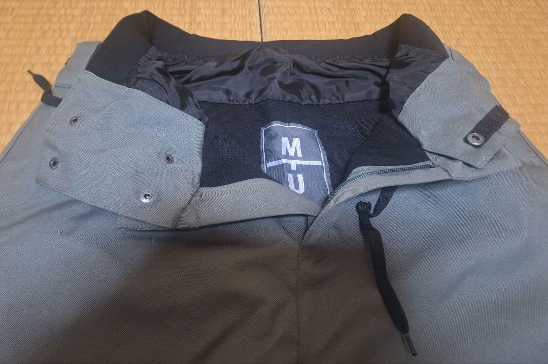 新品未使用　スキースノーボードウエア　ジャケットとパンツセット　XL