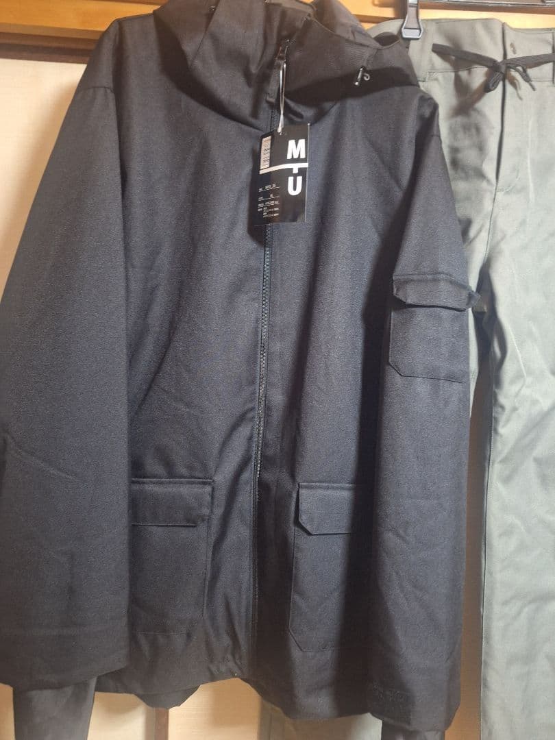 新品未使用　スキースノーボードウエア　ジャケットとパンツセット　XL