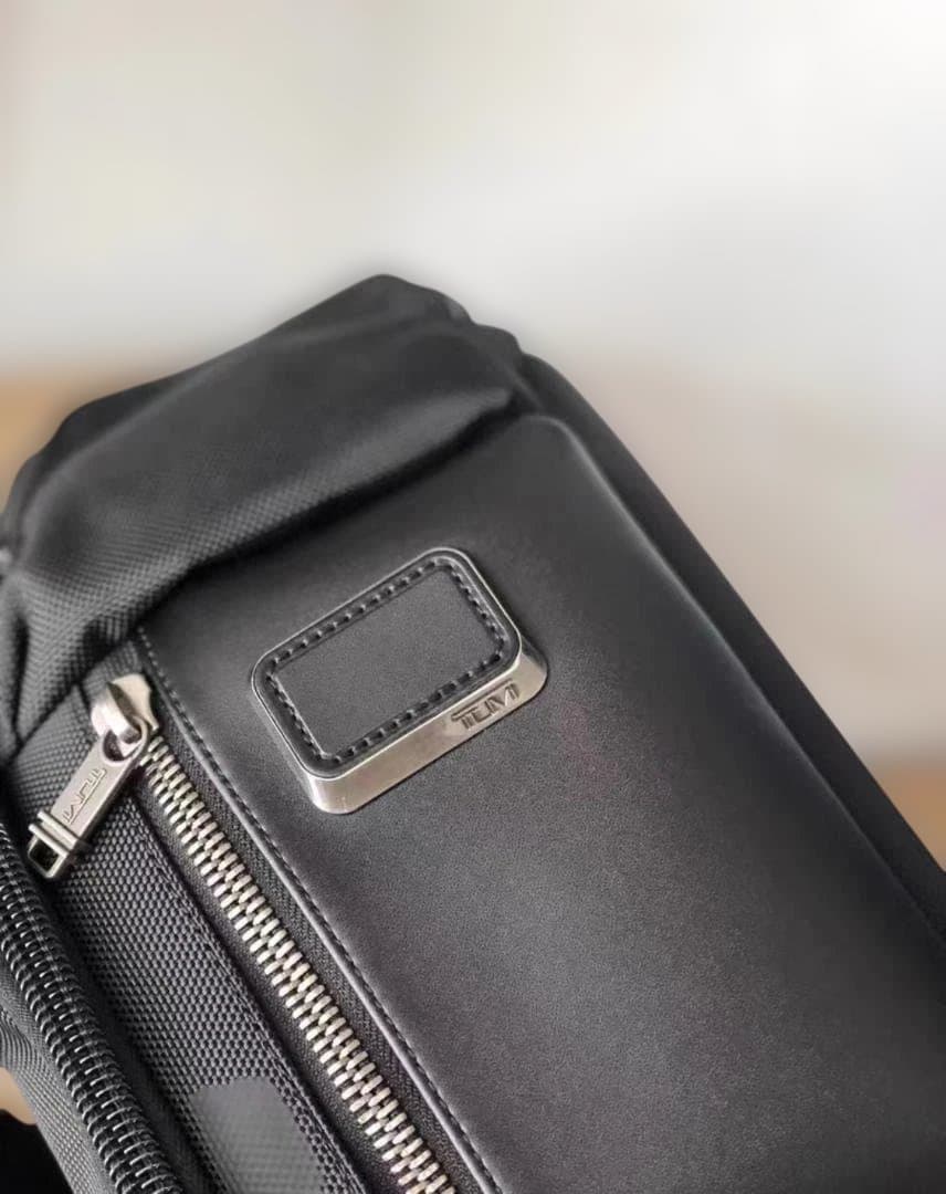 TUMI ケリースリング ボディーバッグ