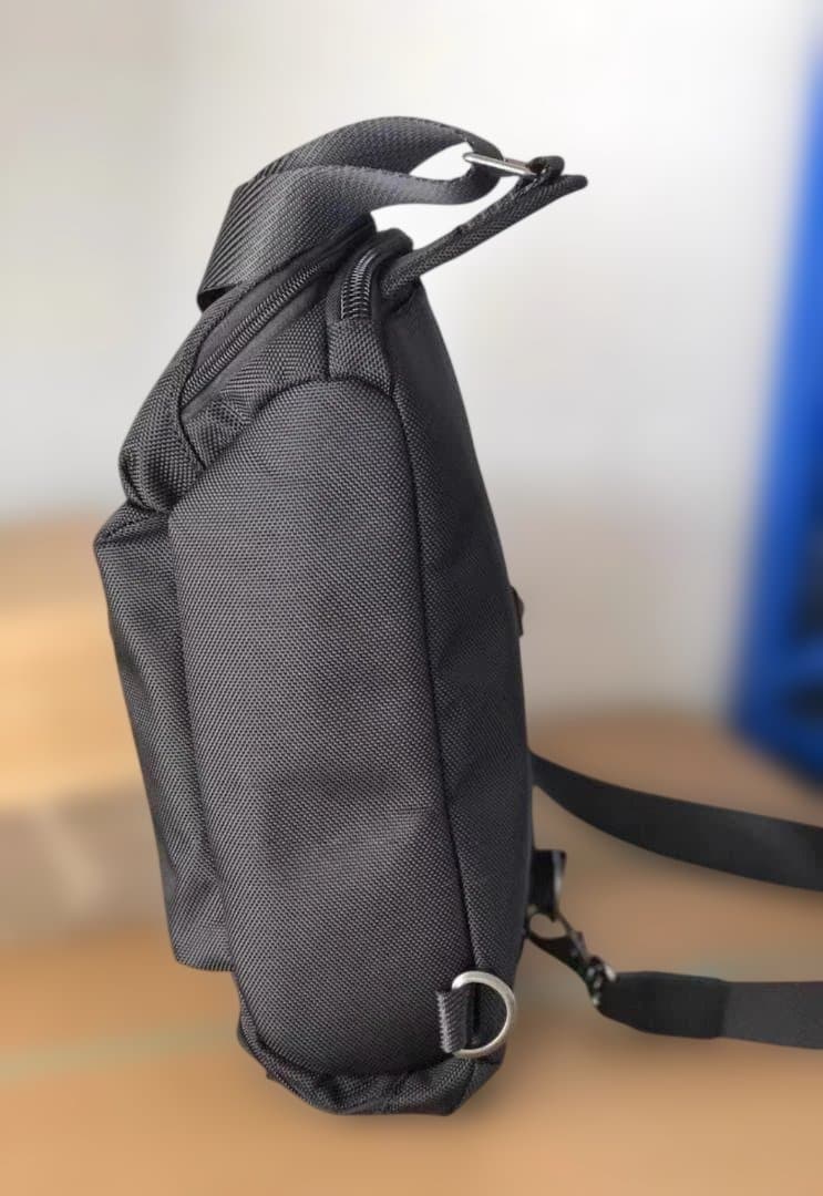 TUMI ケリースリング ボディーバッグ