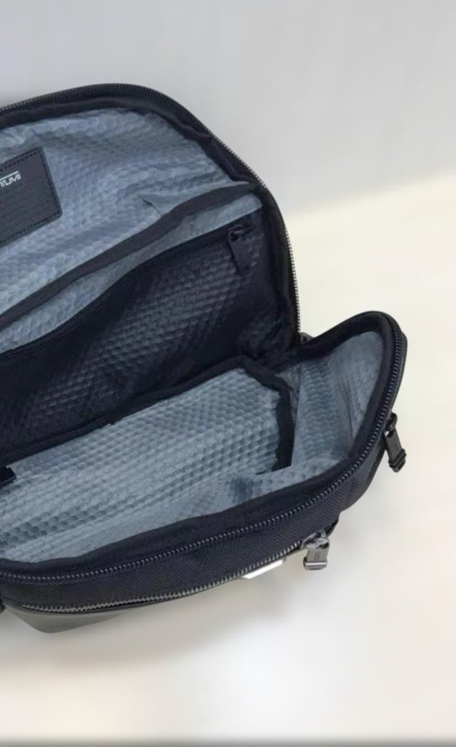 TUMI ケリースリング ボディーバッグ