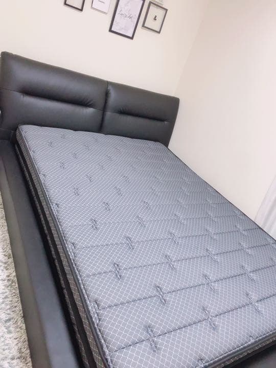 ダブルベッド(マットレス付き)