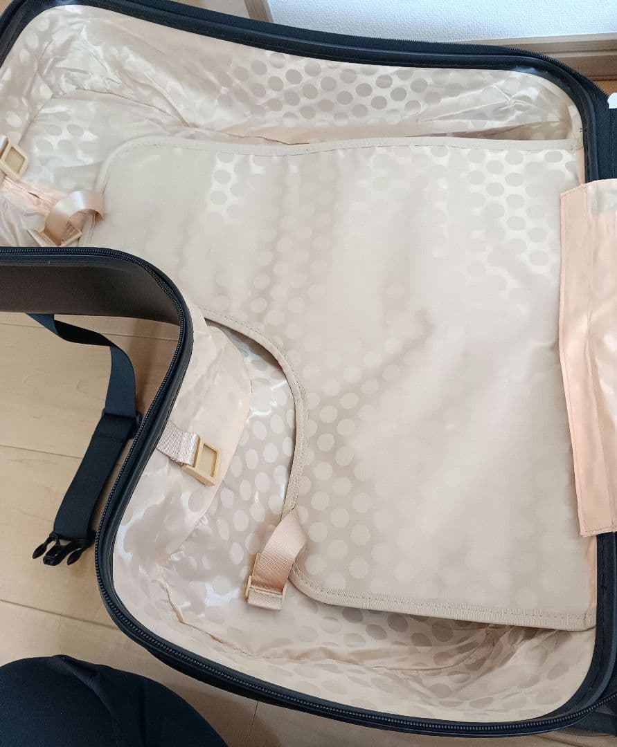 子供が乗れるキャリーケース黒 キッズトラベル　キャリーケースM