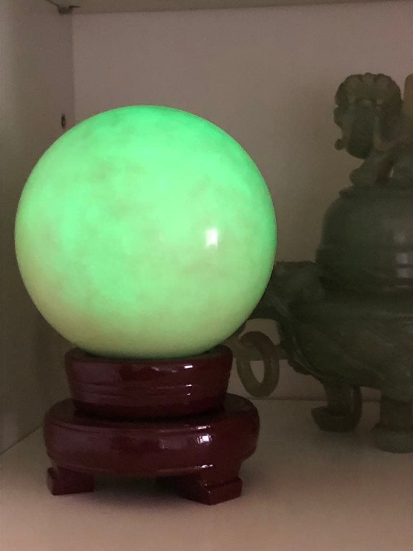 超綺麗不思議な緑夜光丸玉 10cm回転可能な木製の台座付き2075-1/4