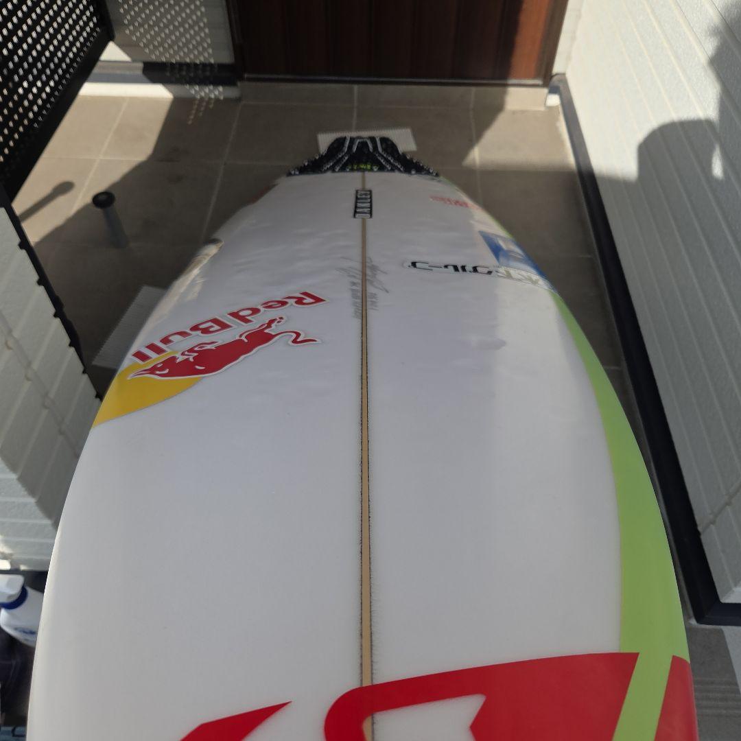 五十嵐カノア本人使用シャープアイサーフボード