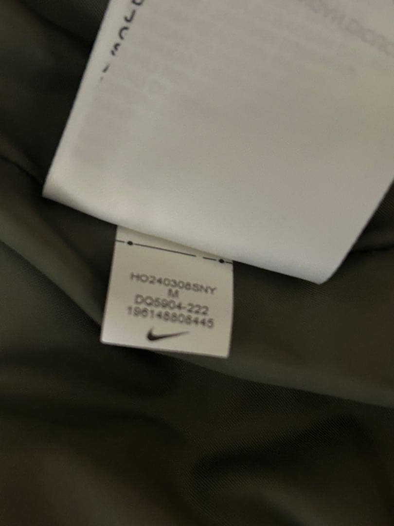 NIKE ナイキ　レディース　ダウン　Mサイズ　カーキ