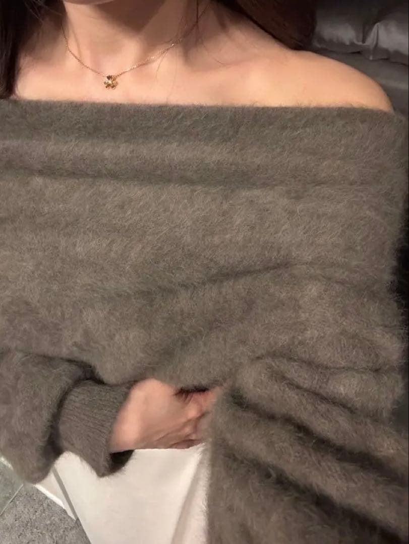 ánuans ラクーンフォックスオフショルニットプルオーバー　モカ