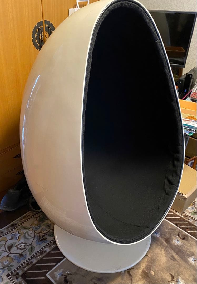 エッグ　ボール　チェア　レトロフューチャー　家具　インテリア　スペースエイジ