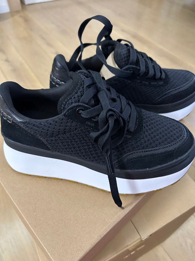 UGG Taelan Lace Up（テイランレースアップ）黒 23.5cm