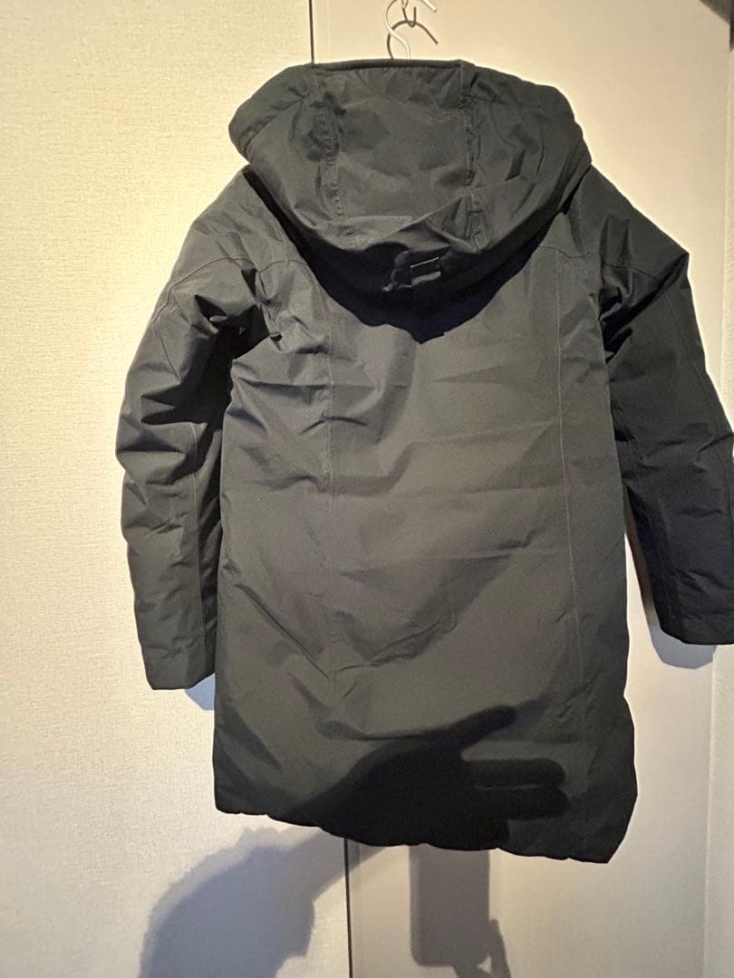 モンベル　ベルニナ　ダウンコート