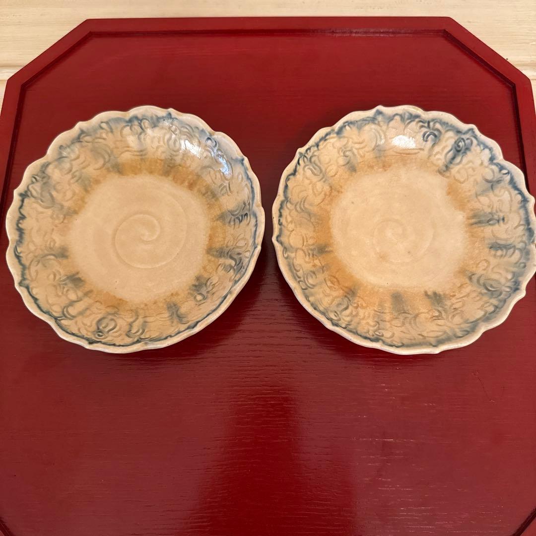 イムサエムさんのお皿2枚セット 波型縁取り陶器皿2枚セット