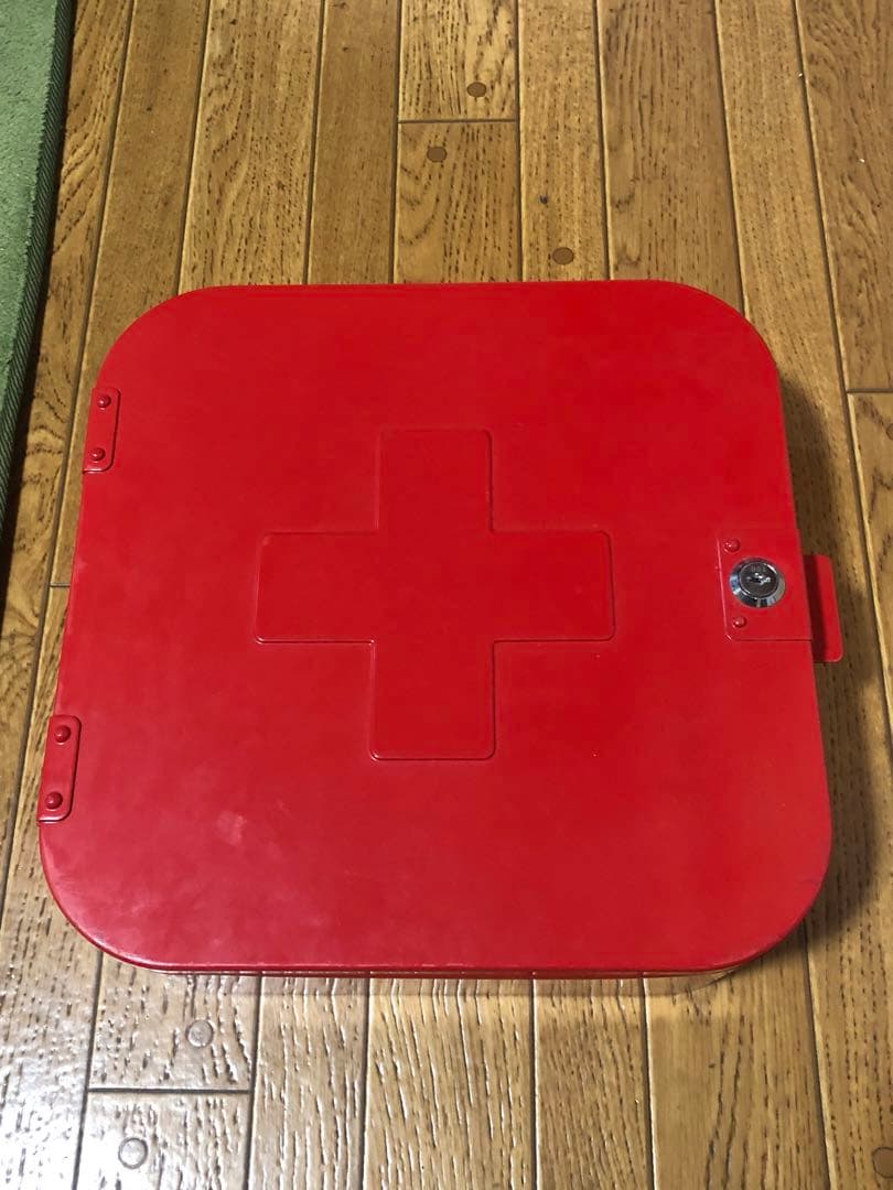 IKEAイケア　GUNNERN 鍵付きキャビネット　救急箱