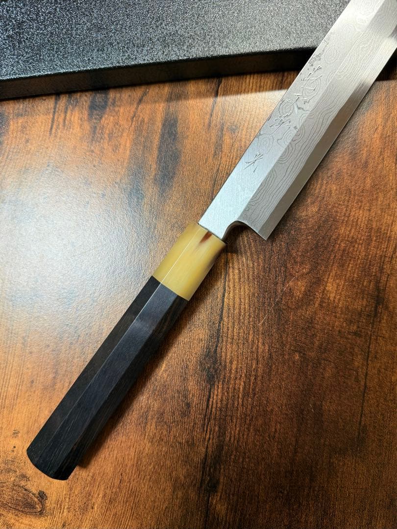 森本光一作　刺身 先丸　青ニ鋼 墨流し　尺二寸　黒檀八角白水牛柄