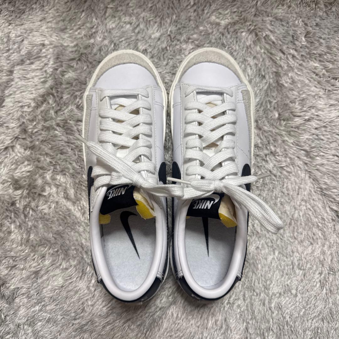 NIKEナイキ ブレーザー ロー ホワイト ブラック 24cm