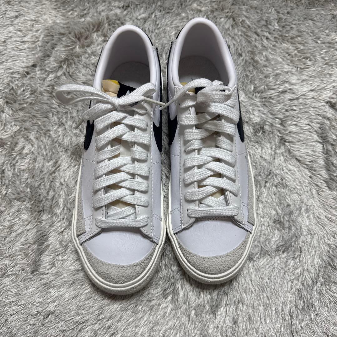 NIKEナイキ ブレーザー ロー ホワイト ブラック 24cm