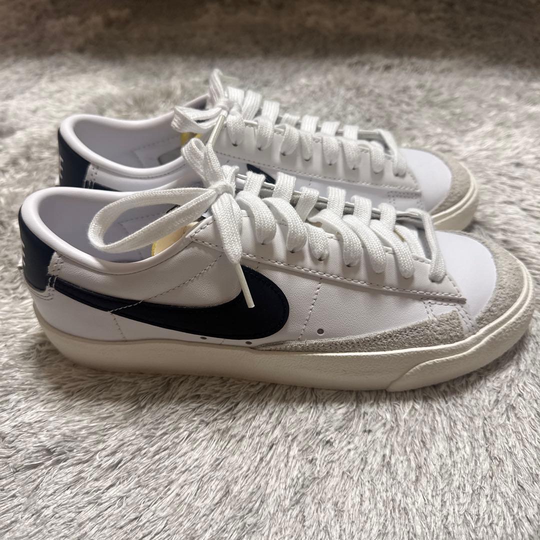 NIKEナイキ ブレーザー ロー ホワイト ブラック 24cm