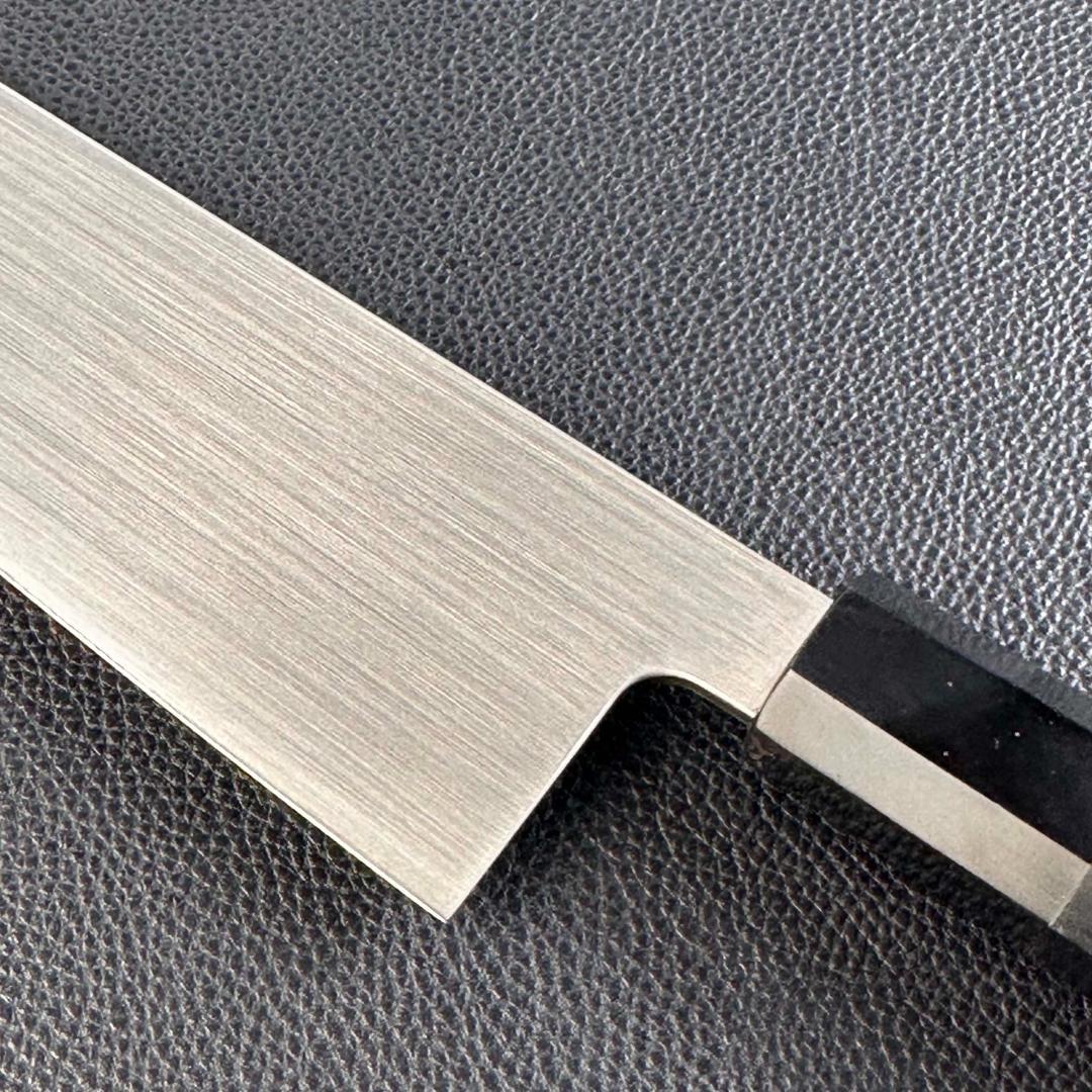 11223切付牛刀8寸ヘアライン仕上げ刃は究極の切れ味両刃包丁黒檀黒水牛角八角柄