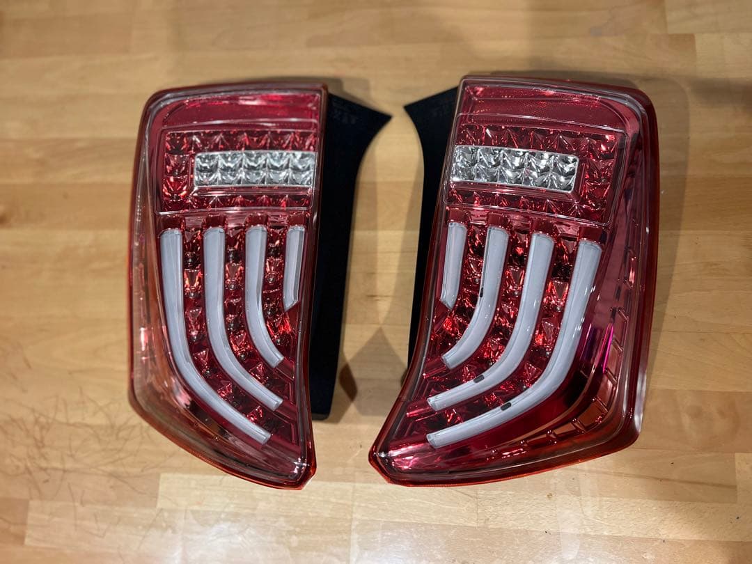 プリウス　30 ヴァレンティ　LED スモークテールランプ　左右セット