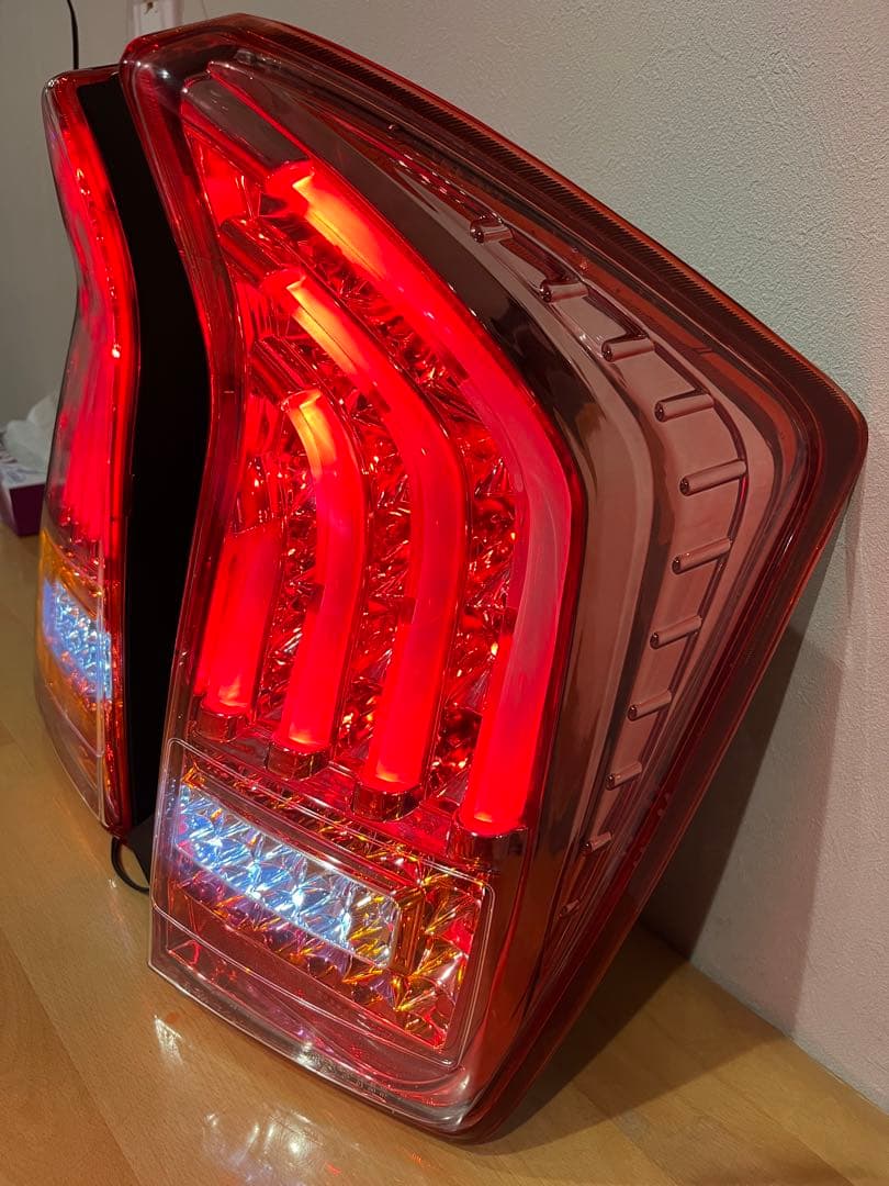 プリウス　30 ヴァレンティ　LED スモークテールランプ　左右セット