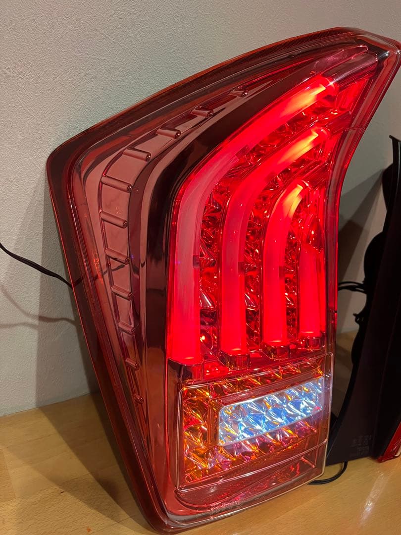 プリウス　30 ヴァレンティ　LED スモークテールランプ　左右セット