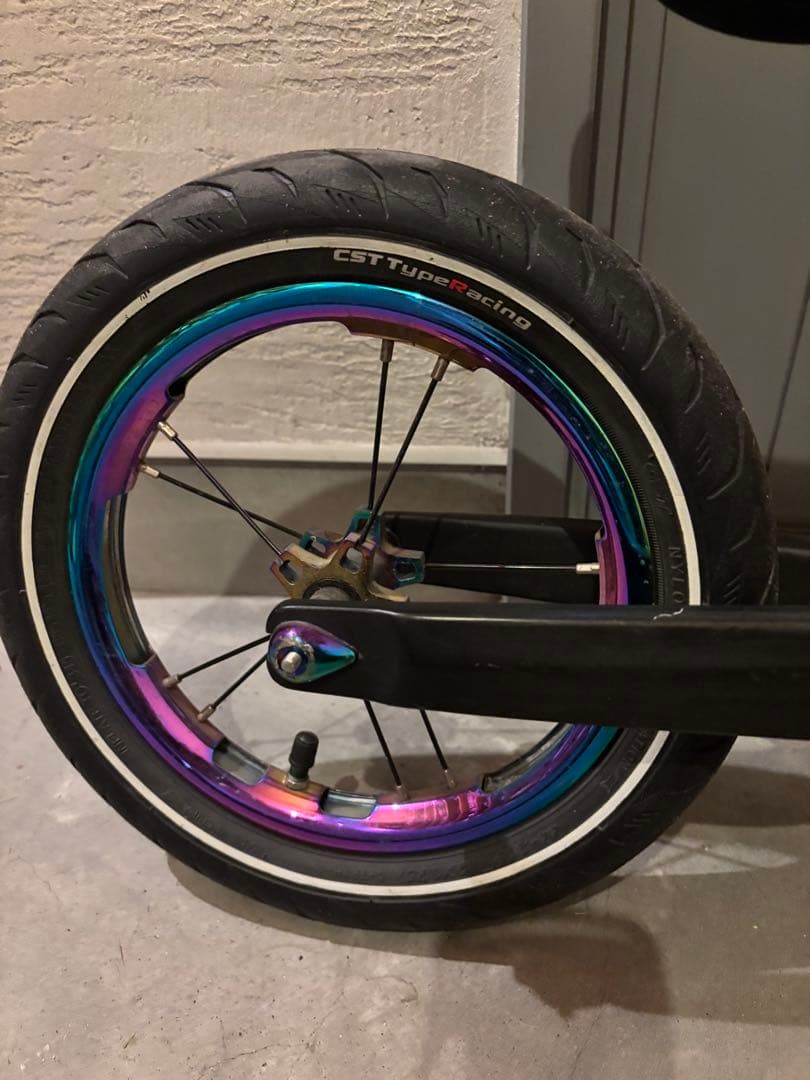 ストライダー　ゼロバイク　軽量　カーボン