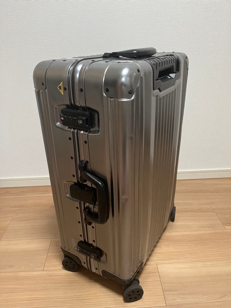 シルバー アルミニウム キャリーケース 中型 65L