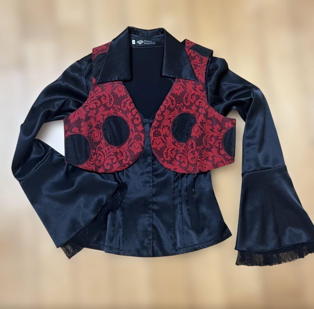 フラメンコ衣装　SONIA JOHNESブラウスとチャレコ