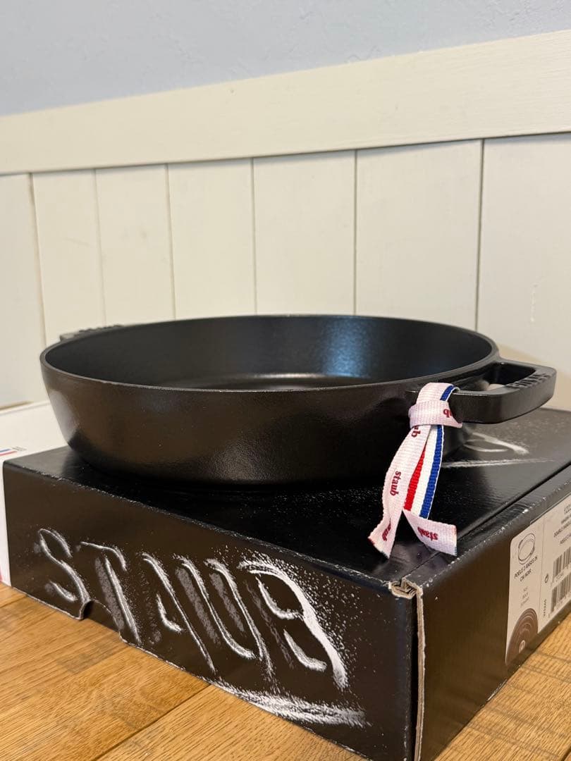 新品 ストウブ 両手フライパン 26cm ブラック 40511-725