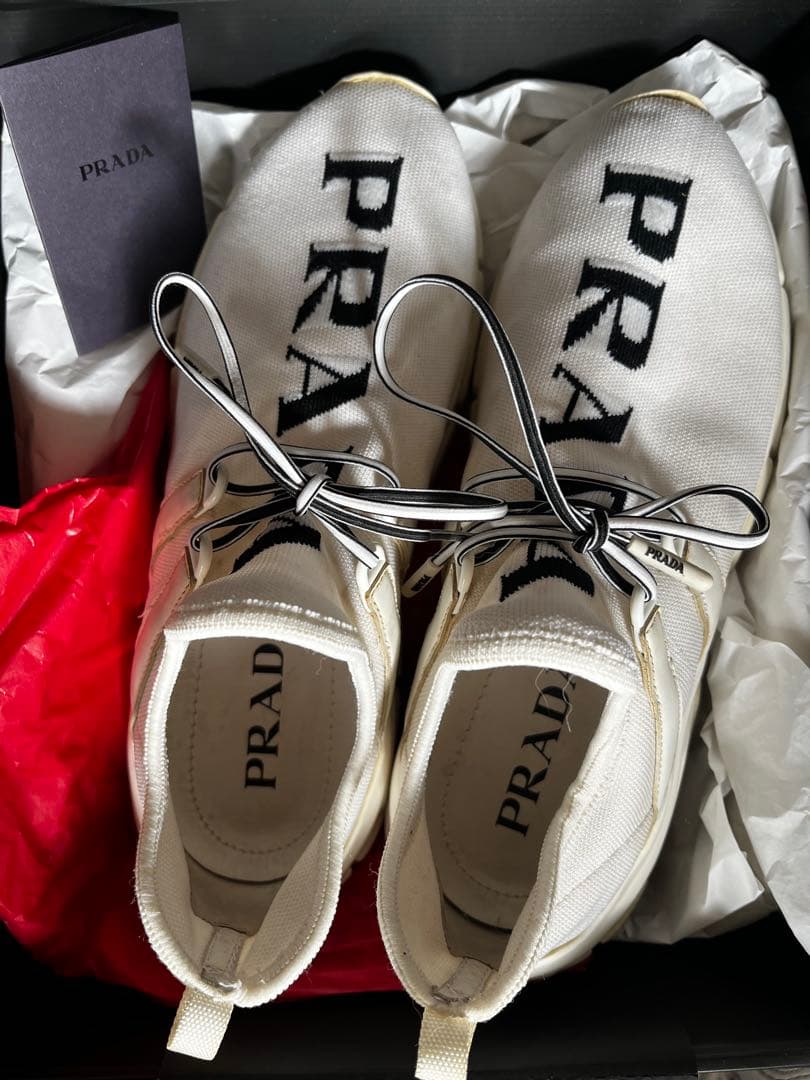 PRADA ロゴスニーカー