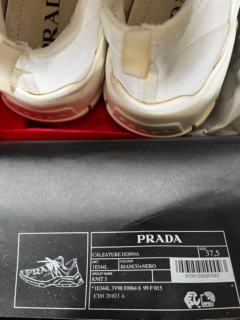 PRADA ロゴスニーカー