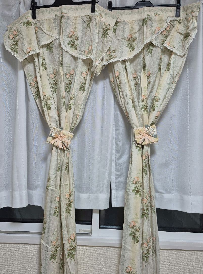 ✨新品未使用品✨マニーローズ　カーテン　2枚セット カントリー