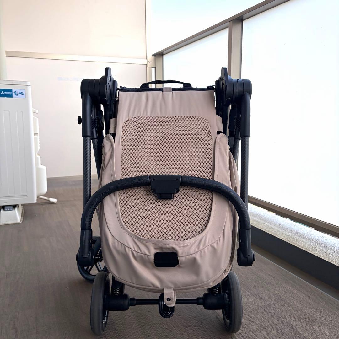 美品 cybex メリオカーボン 2024年 軽量ベビーカー アーモンドベージュ