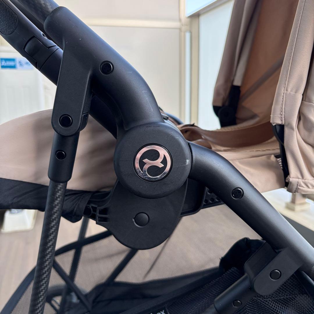 美品 cybex メリオカーボン 2024年 軽量ベビーカー アーモンドベージュ
