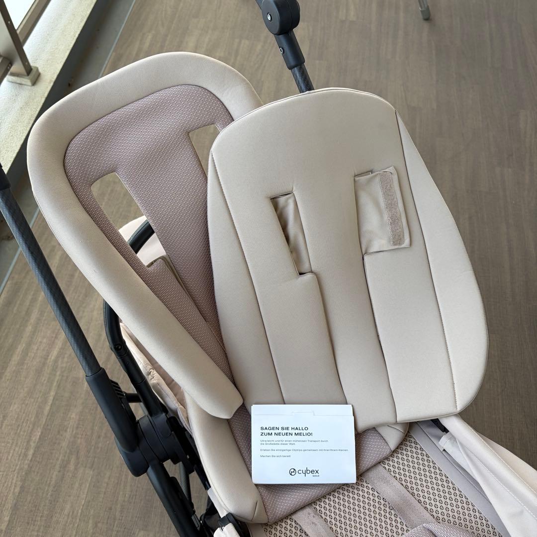 美品 cybex メリオカーボン 2024年 軽量ベビーカー アーモンドベージュ