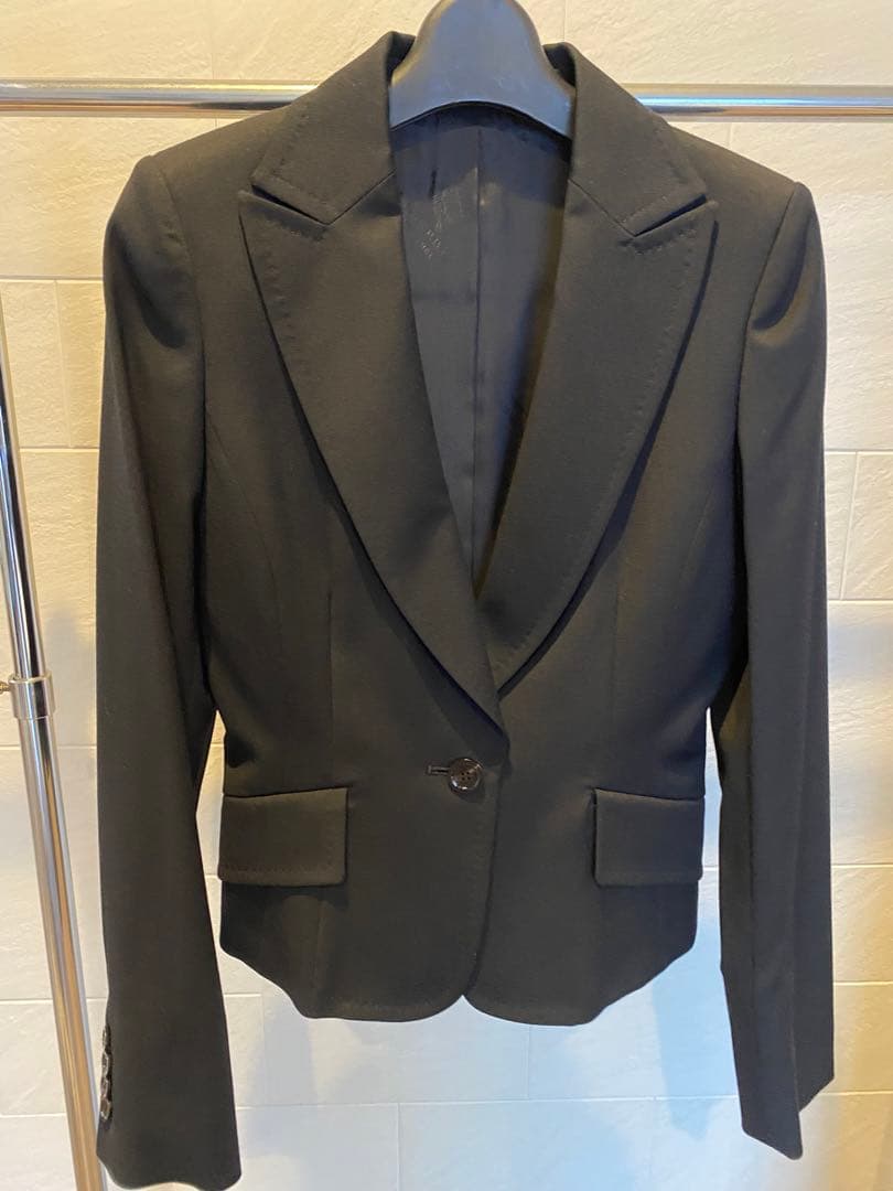 新品未使用　Burberryパンツスーツ　ブラック