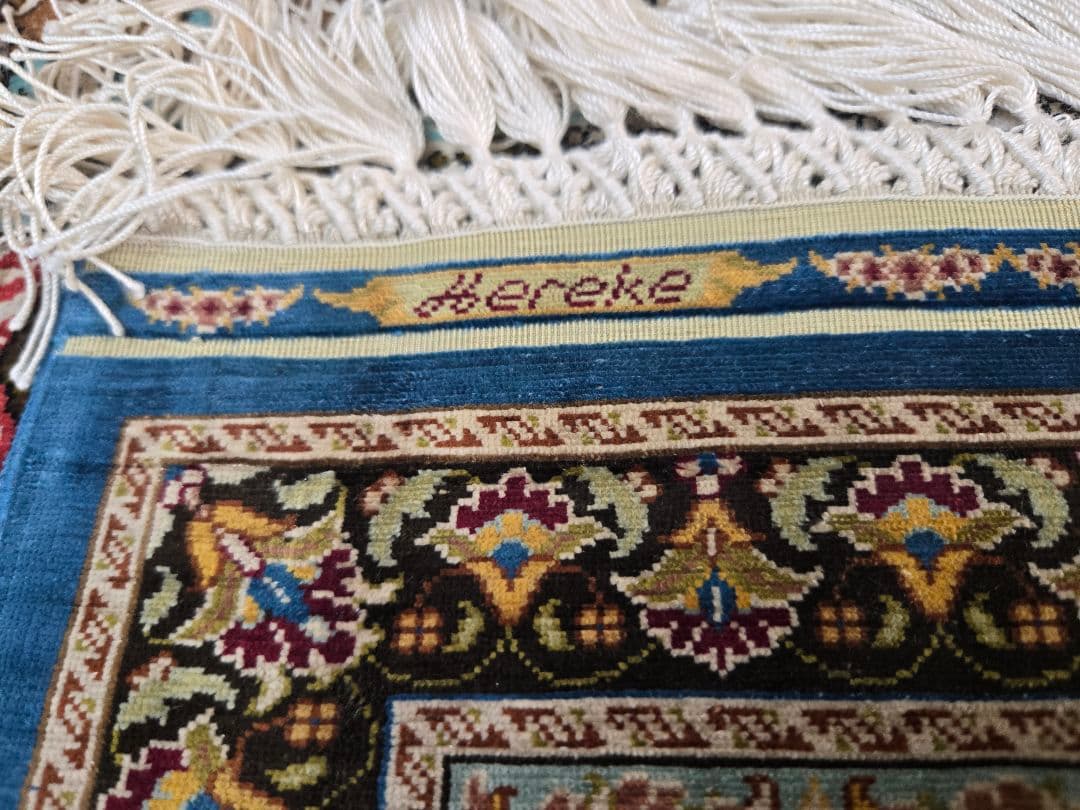 トルコ絨毯Hereke 本物保証書有り、アンティーク絨毯未使用品 オススメです。