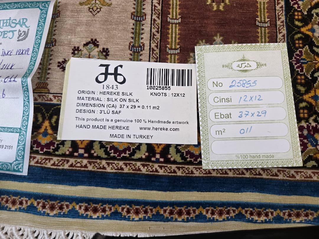 トルコ絨毯Hereke 本物保証書有り、アンティーク絨毯未使用品 オススメです。