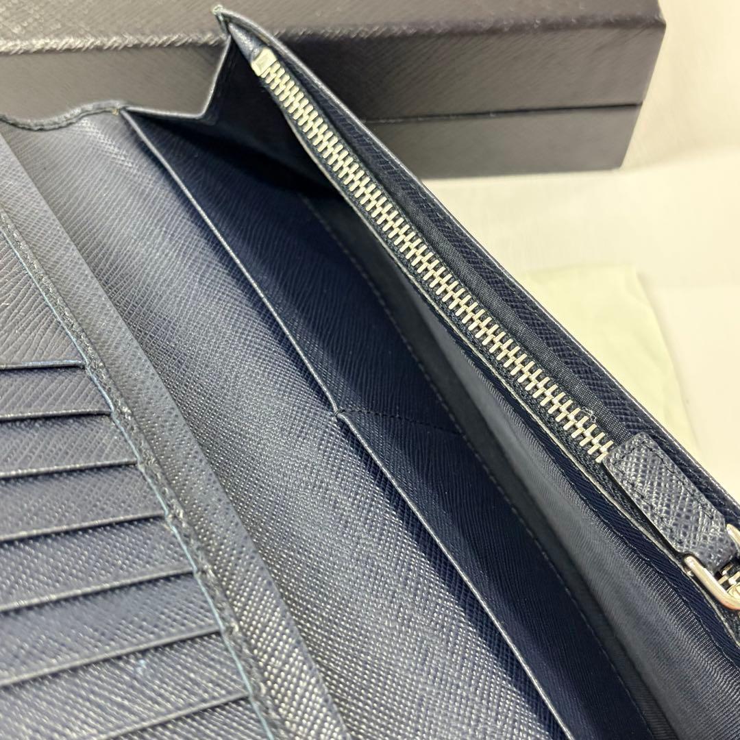 新品同様‼️ プラダ　PRADA 財布　二つ折り　長財布　サフィアーノ　車ワッペン