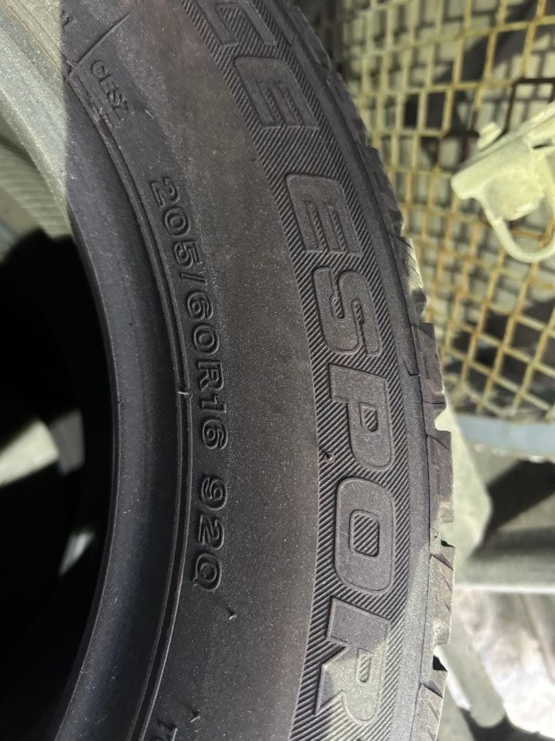 スタッドレスタイヤ 205/60R16 4本セット