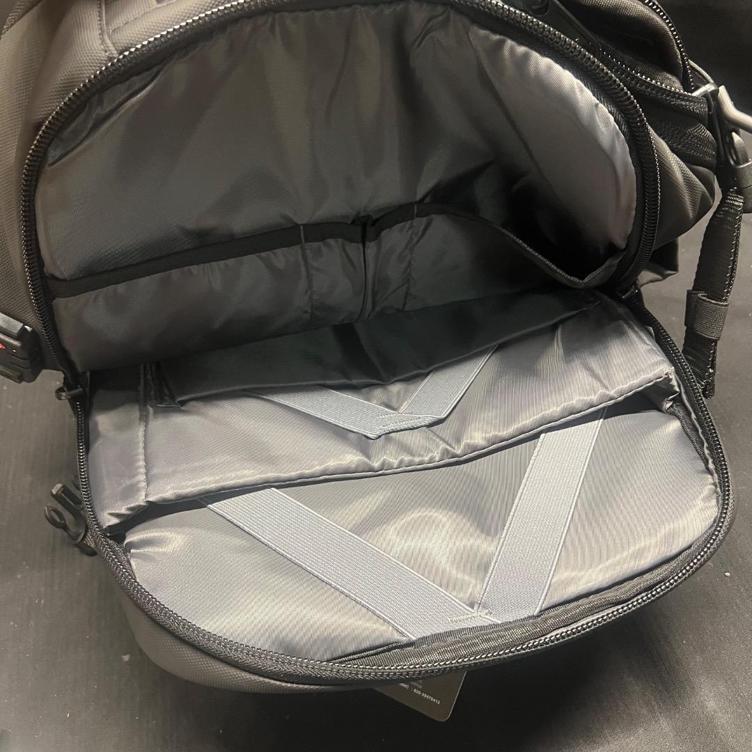 〇Of61 未使用 真空圧縮 バックパック トラベルバッグ
