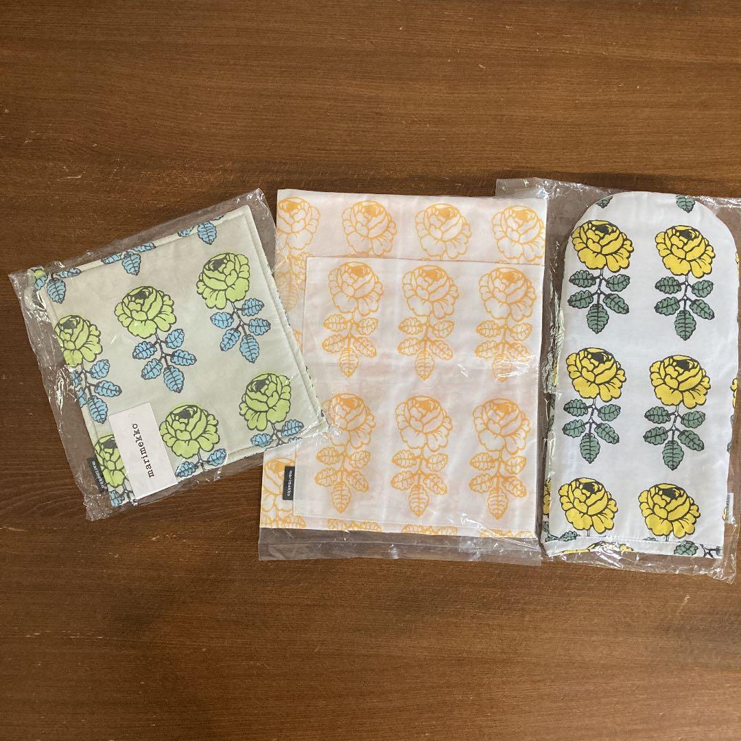 マリメッコ ヴィヒキルース　エプロン、ミトンセット