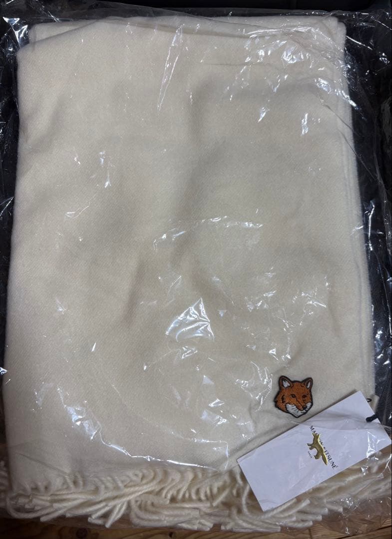 新品　MAISON KITSUNE メゾンキツネ FOXマフラー
