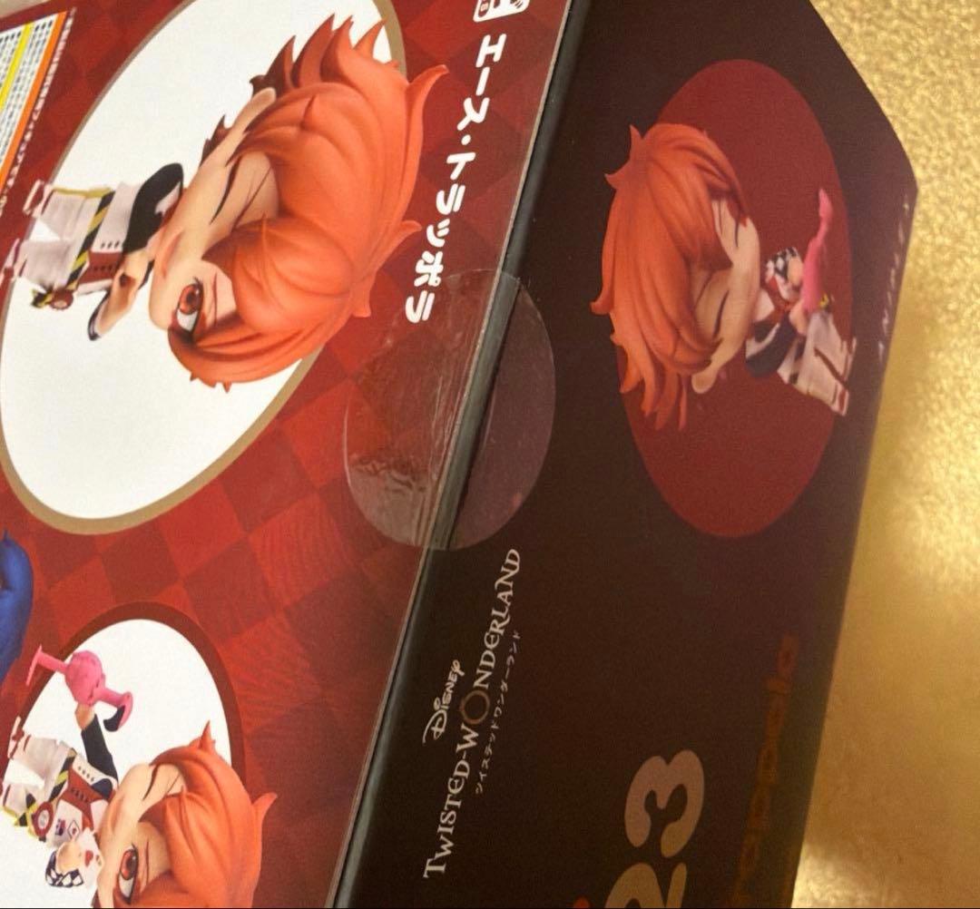 ツイステ エース　トラッポラ ねんどろいど　フィギュア 未開封 特典缶バッジ付き