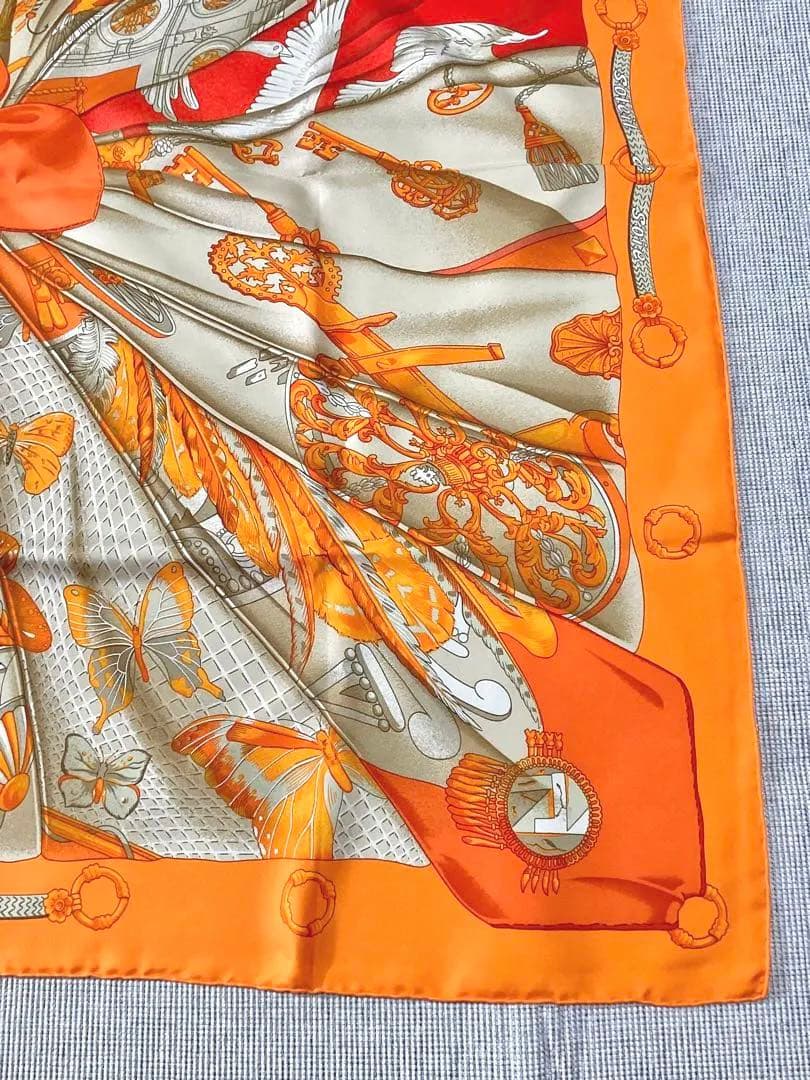 エルメス スカーフ カレ90 Soleil de soie オレンジ 貴重 ￼