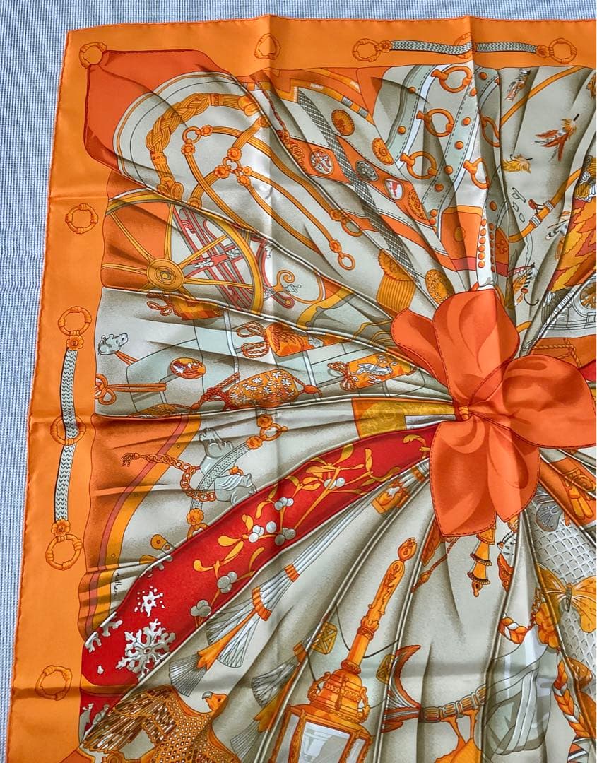 エルメス スカーフ カレ90 Soleil de soie オレンジ 貴重 ￼