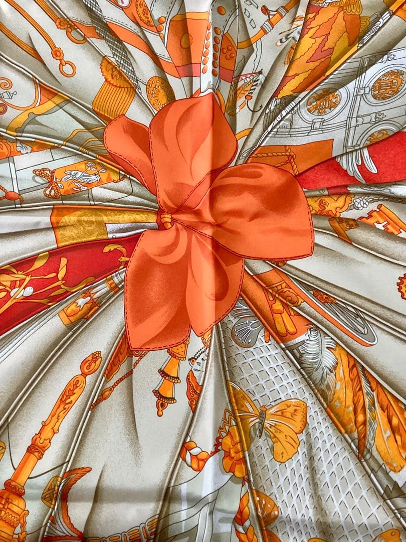 エルメス スカーフ カレ90 Soleil de soie オレンジ 貴重 ￼