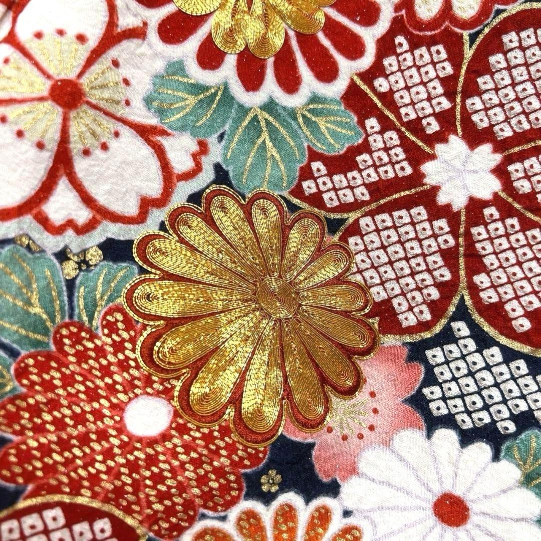 銀通し　金駒刺繍　金彩　桜花模様　花吹雪　振袖　着物　013a p